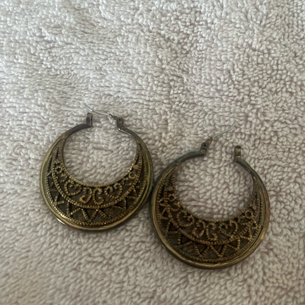 Elegant Gold Hoop Earrings